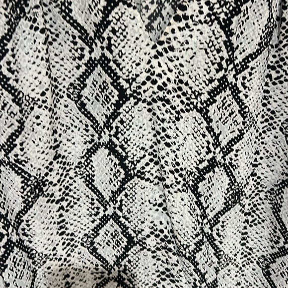 Snake print blouse - Picture 2 of 4